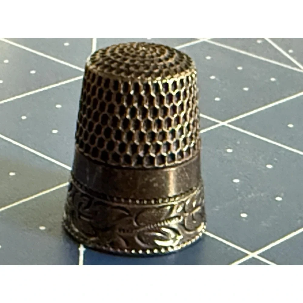 Waite Thresher Ornate Sterling Silver Scrolling Vines Thimble w H B Lund Box